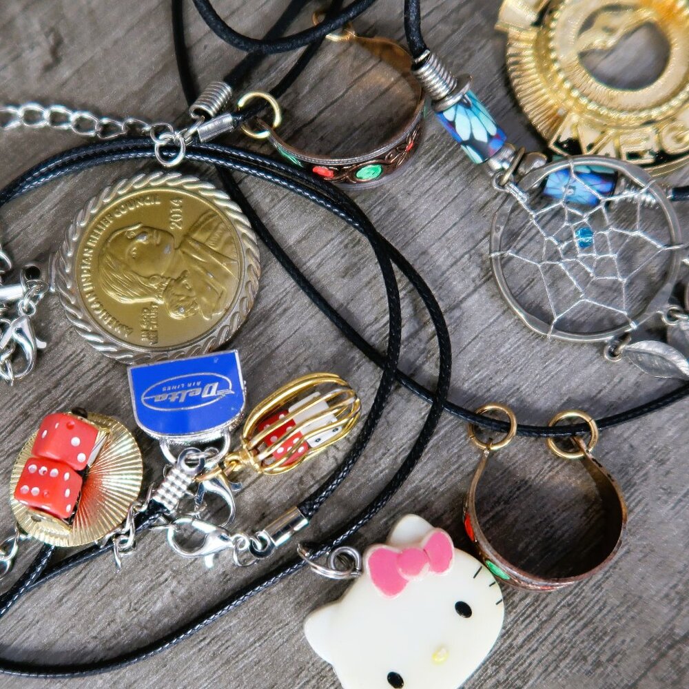 Viva Las Kitty! 9pc Vegas Hello Kitty Dice Playing Card Dreamcatcher Charm Stash